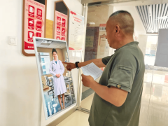 <b>距离实正正在老年人群体中实现“好用”、“爱</b> 